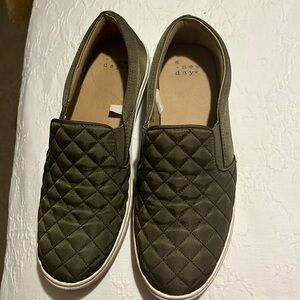 a new day tennis shoes